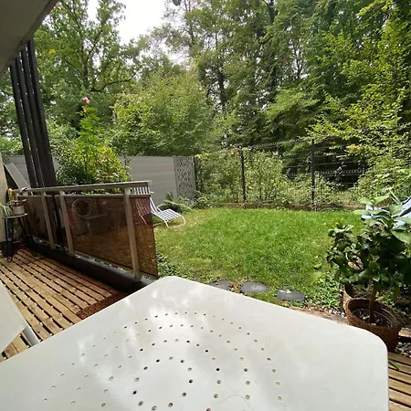 Le Petit Hameau, T2 Avec Jardin Et Parking Жувьё